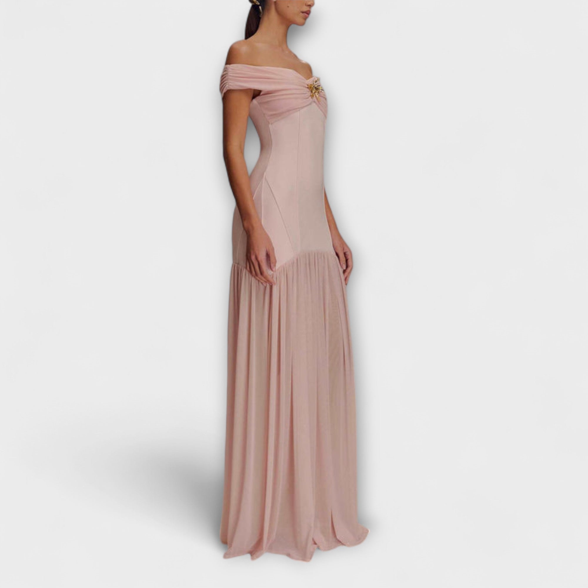 Maelie - Stilig Off-Shoulder Bodycon Maxi Kjole med Blomsterdekorasjoner